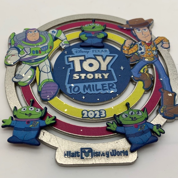 Disney World Toy Story Run 10 Mile Springtime Surprise Spinner Aliens 2023 Medal - Picture 2 of 12